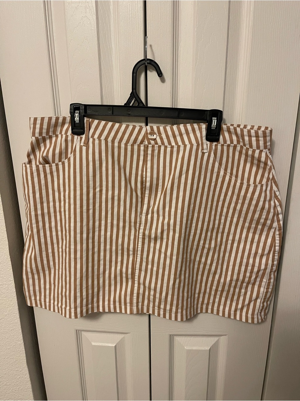 Forever 21 Beige and White Striped Mini Skirt